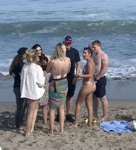 Gordan Ramsay and Bikini girl TheFappeningBlog.com 4.jpg