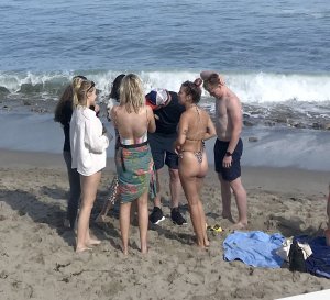 Gordan Ramsay and Bikini girl TheFappeningBlog.com 5.jpg