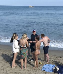 Gordan Ramsay and Bikini girl TheFappeningBlog.com 6.jpg