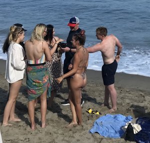 Gordan Ramsay and Bikini girl TheFappeningBlog.com 8.jpg