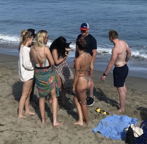 Gordan Ramsay and Bikini girl TheFappeningBlog.com 9.jpg