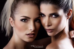 Micaela Schäfer & Sina Döbler Sexy 3.jpg