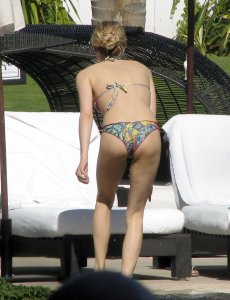 Kristin Cavallari in a Bikini 10.jpg
