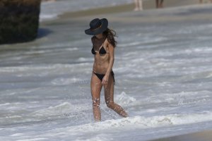 Izabel Goulart Sexy 32.jpg