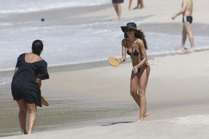 Izabel Goulart Sexy 35.jpg