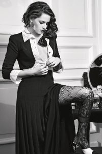 kristen_stewart_sextastic_cleavage_and_stockings_05-049d7117_web.jpg