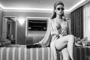 Ekaterina Zueva Nude Sexy 20.jpg