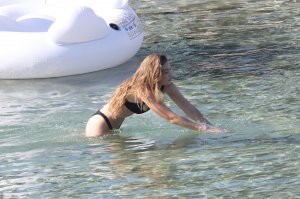 Gigi Hadid, Bella Hadid, Alana Hadid Sexy TheFappeningBlog.com 24.jpg