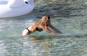 Gigi Hadid, Bella Hadid, Alana Hadid Sexy TheFappeningBlog.com 25.jpg