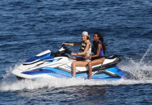 Gigi Hadid, Bella Hadid, Alana Hadid Sexy TheFappeningBlog.com 39.jpg