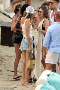 Bella Hadid, Gigi Hadid, Alana Hadid Sexy TheFappeningBlog.com 84.jpg