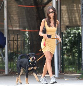 Emily Ratajkowski Sexy TheFappeningBlog.com 52.jpg