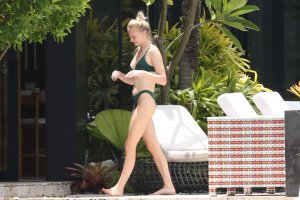 Sophie Turner Sexy TheFappeningBlog.com 17.jpg