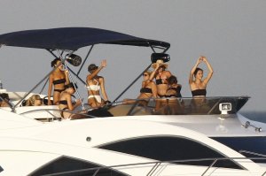 Devon Windsor, Olivia Culpo Sexy TheFappeningBlog.com 8.JPG