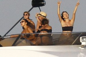 Devon Windsor, Olivia Culpo Sexy TheFappeningBlog.com 39.JPG