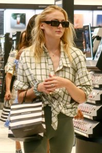 Sophie Turner New Sexy TheFappeningBlog.com 16.jpg