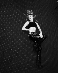 0706011445216_25_Miley-Cyrus-Sexy-TheFappeningBlog.com-26.jpg