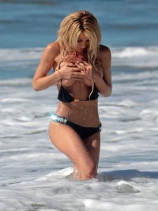 Dalia Elliott in a Bikini 28.jpg