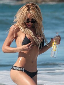 Dalia Elliott in a Bikini 31.jpg