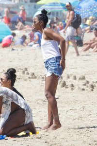 Kelly Rowland Braless 6.jpg