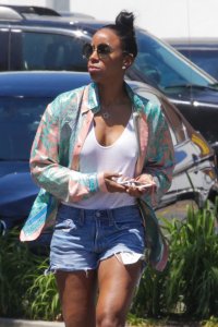 Kelly Rowland Braless 3.jpg
