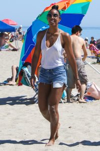 Kelly Rowland Braless 2.jpg