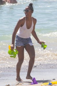 Kelly Rowland Braless 13.jpg