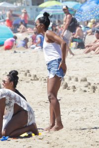 Kelly Rowland Braless 15.jpg