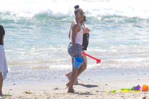 Kelly Rowland Braless 17.jpg