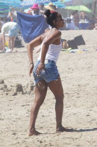 Kelly Rowland Braless 33.jpg