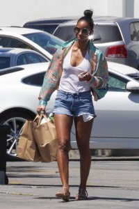 Kelly Rowland Braless 43.jpg