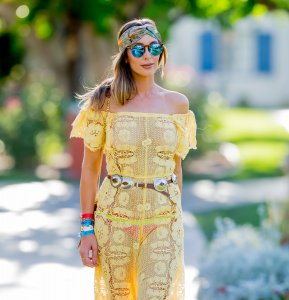 Courtney Sixx Braless 24.jpg