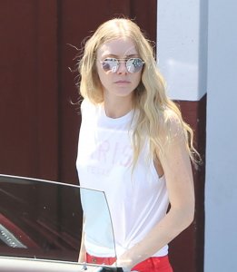 Elle Evans Sexy TheFappeningBlog.com 4.JPG