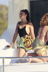 Shanina Shaik Sexy TheFappeningBlog.com 25.jpg