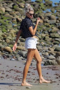 Charlotte McKinney Sexy TheFappeningBlog.com 2.jpg