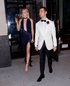 Sophie Turner Braless TheFappeningBlog.com 1.jpg