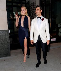 Sophie Turner Braless TheFappeningBlog.com 3.jpg