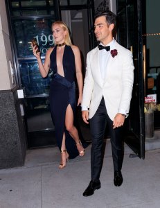 Sophie Turner Braless TheFappeningBlog.com 2.jpg