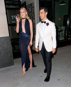 Sophie Turner Braless TheFappeningBlog.com 5.jpg