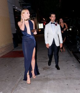 Sophie Turner Braless TheFappeningBlog.com 8.jpg