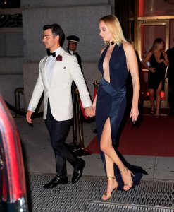 Sophie Turner Braless TheFappeningBlog.com 15.jpg