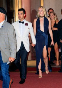 Sophie Turner Braless TheFappeningBlog.com 17.jpg