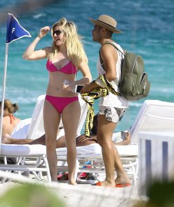 Ellie Goulding in a Bikini 3.jpg