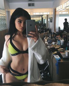 Kylie Jenner Sexy 2.jpg