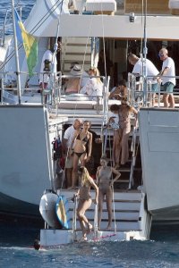 Doutzen Kroes, Candice Swanepoel, Joan Smalls Sexy TheFappeningBlog.com 2.jpg