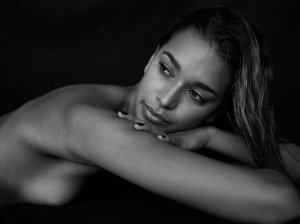 April Love Geary Nude Sexy TheFappeningBlog.com 35.jpg