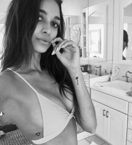 April Love Geary Nude Sexy TheFappeningBlog.com 42.jpg