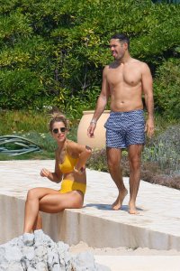 Vogue Williams Sexy TheFappeningBlog.com 15.jpg