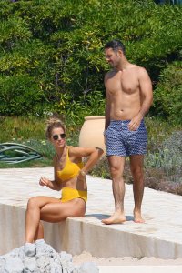 Vogue Williams Sexy TheFappeningBlog.com 16.jpg