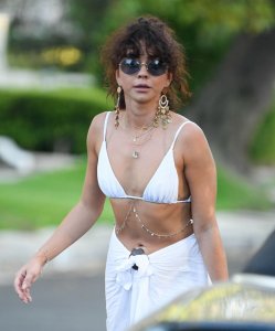 Sarah Hyland Sexy TheFappeningBlog.com 4.jpg